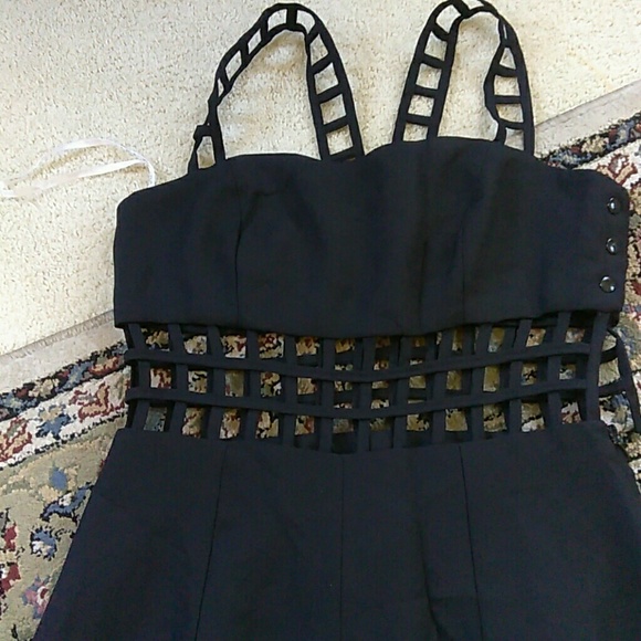 Ladies dress - Picture 2 of 4